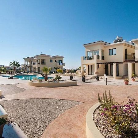 Beautiful 2-Bedroom Apartment - Great Location Paphos Eksteriør billede