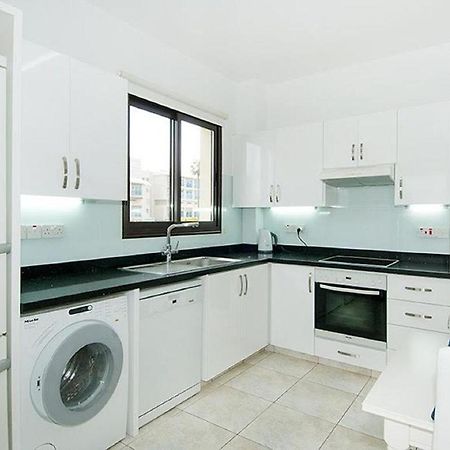 Beautiful 2-Bedroom Apartment - Great Location Paphos Eksteriør billede