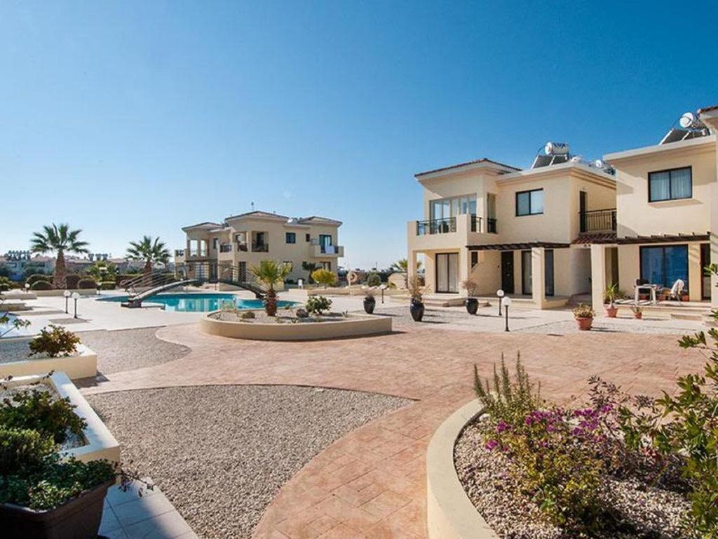 Beautiful 2-Bedroom Apartment - Great Location Paphos Eksteriør billede