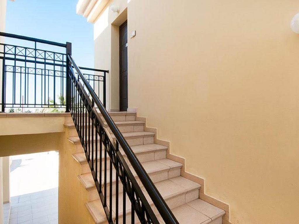 Beautiful 2-Bedroom Apartment - Great Location Paphos Eksteriør billede