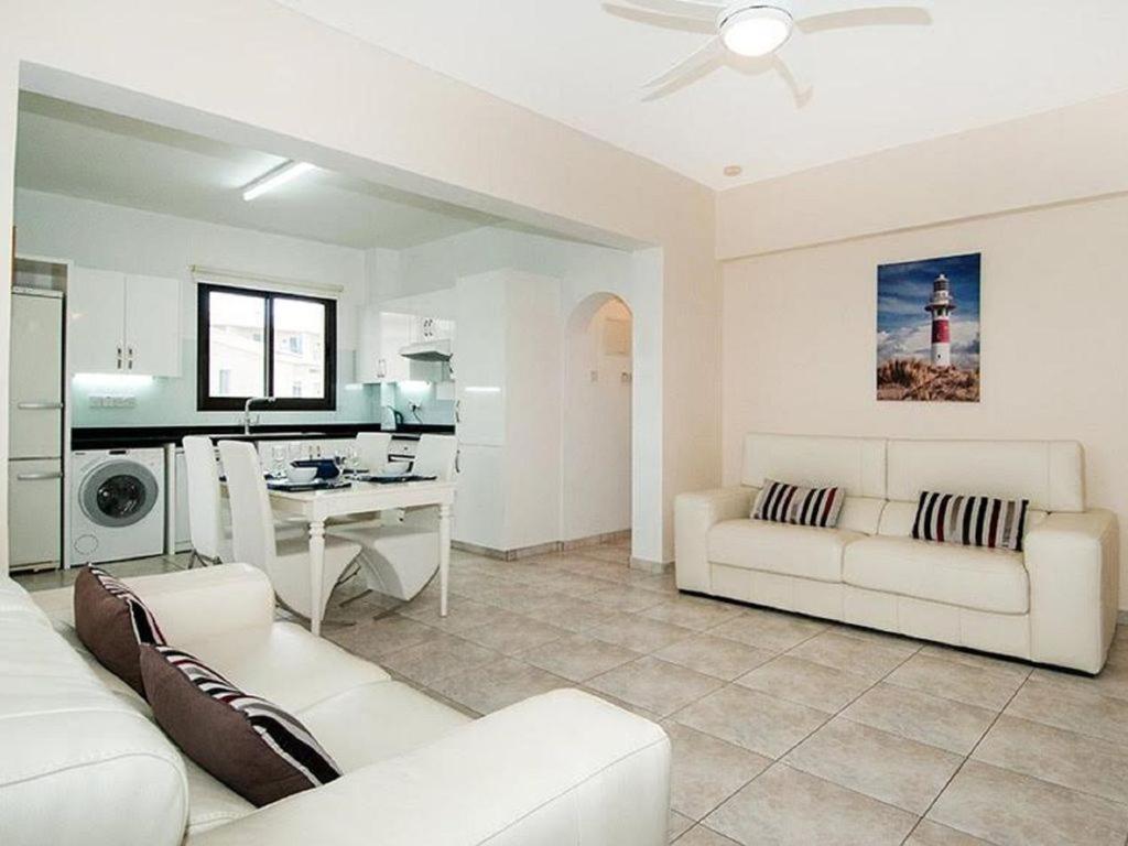 Beautiful 2-Bedroom Apartment - Great Location Paphos Eksteriør billede