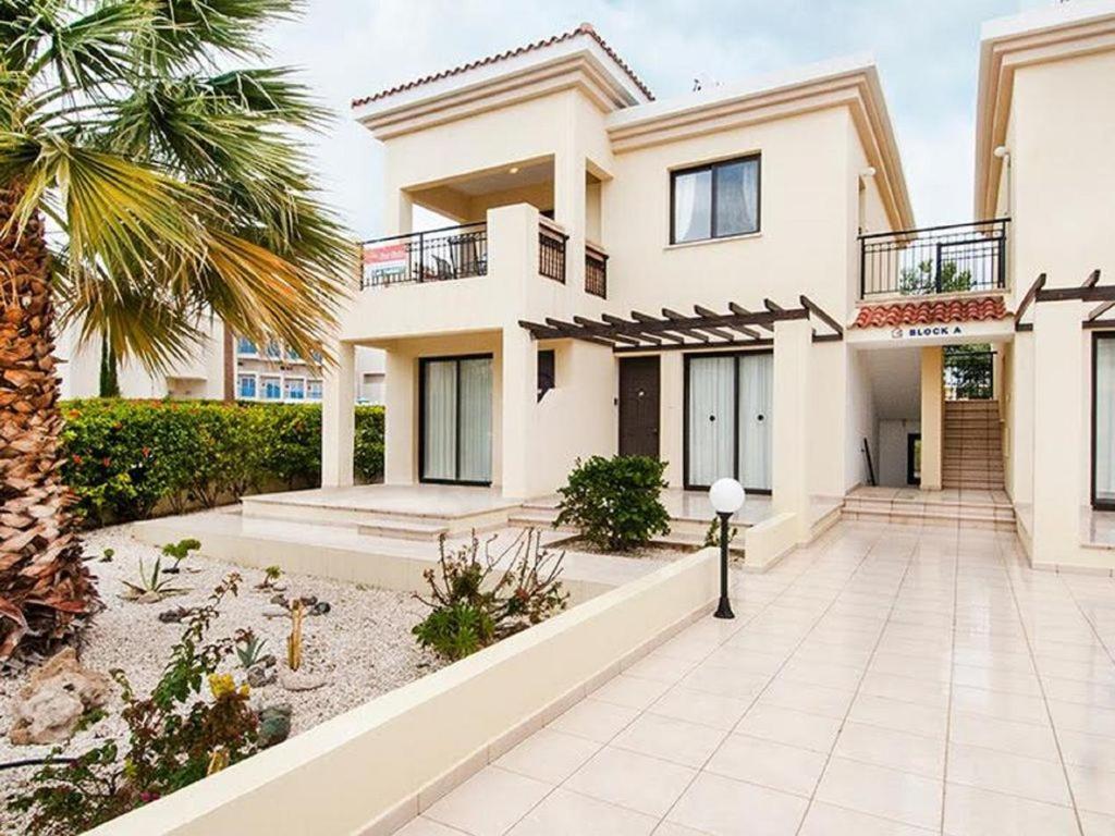 Beautiful 2-Bedroom Apartment - Great Location Paphos Eksteriør billede