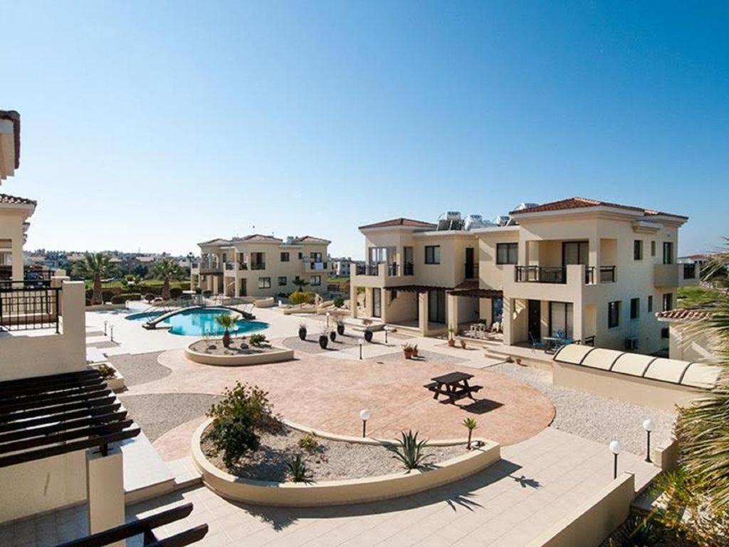 Beautiful 2-Bedroom Apartment - Great Location Paphos Eksteriør billede