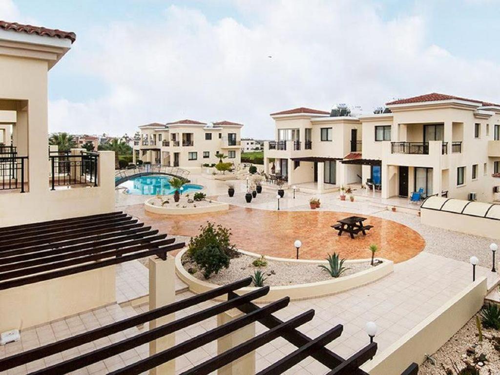 Beautiful 2-Bedroom Apartment - Great Location Paphos Eksteriør billede