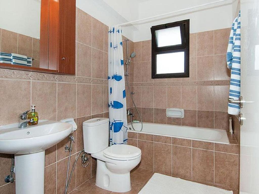 Beautiful 2-Bedroom Apartment - Great Location Paphos Eksteriør billede