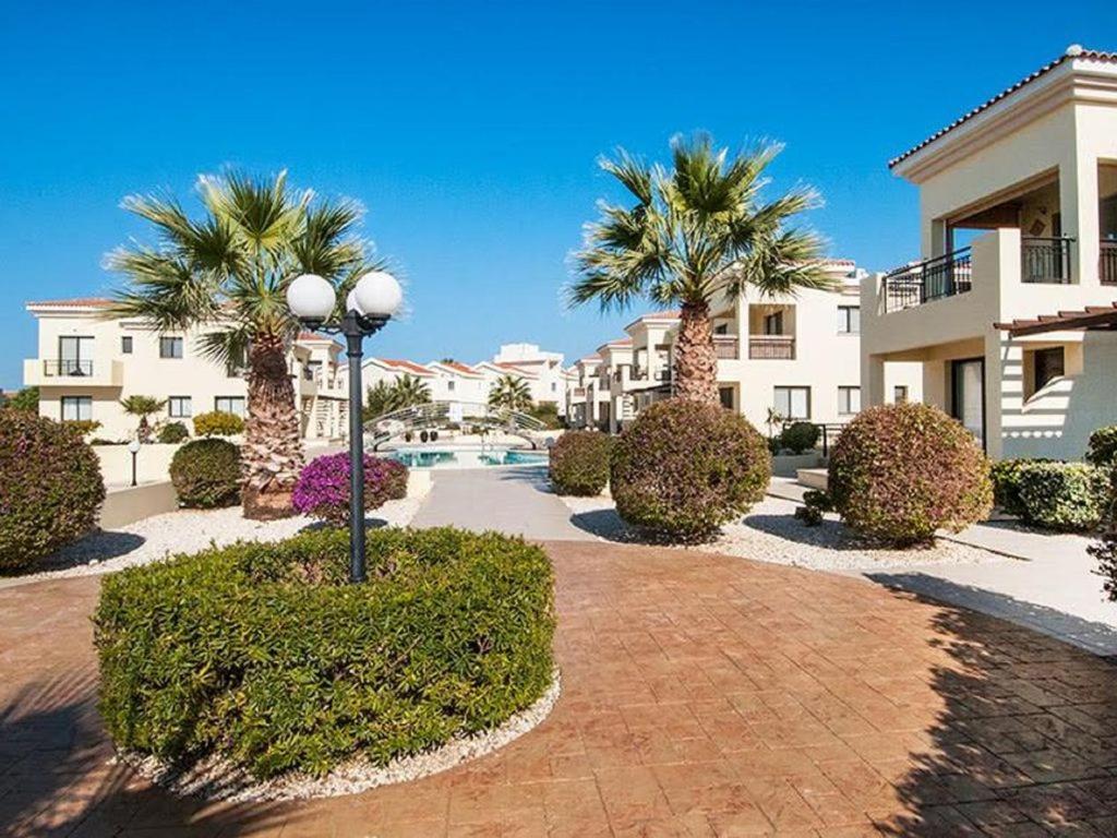 Beautiful 2-Bedroom Apartment - Great Location Paphos Eksteriør billede