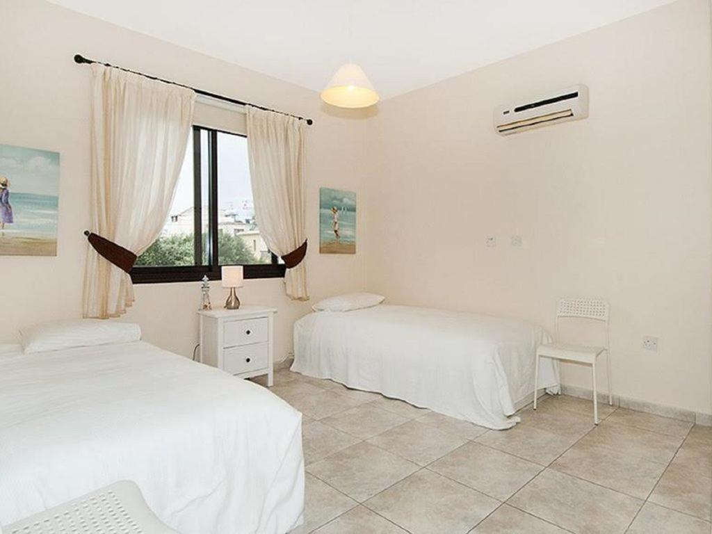Beautiful 2-Bedroom Apartment - Great Location Paphos Eksteriør billede